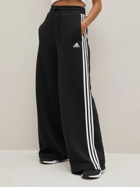 Adidas Wide Leg sweatpants